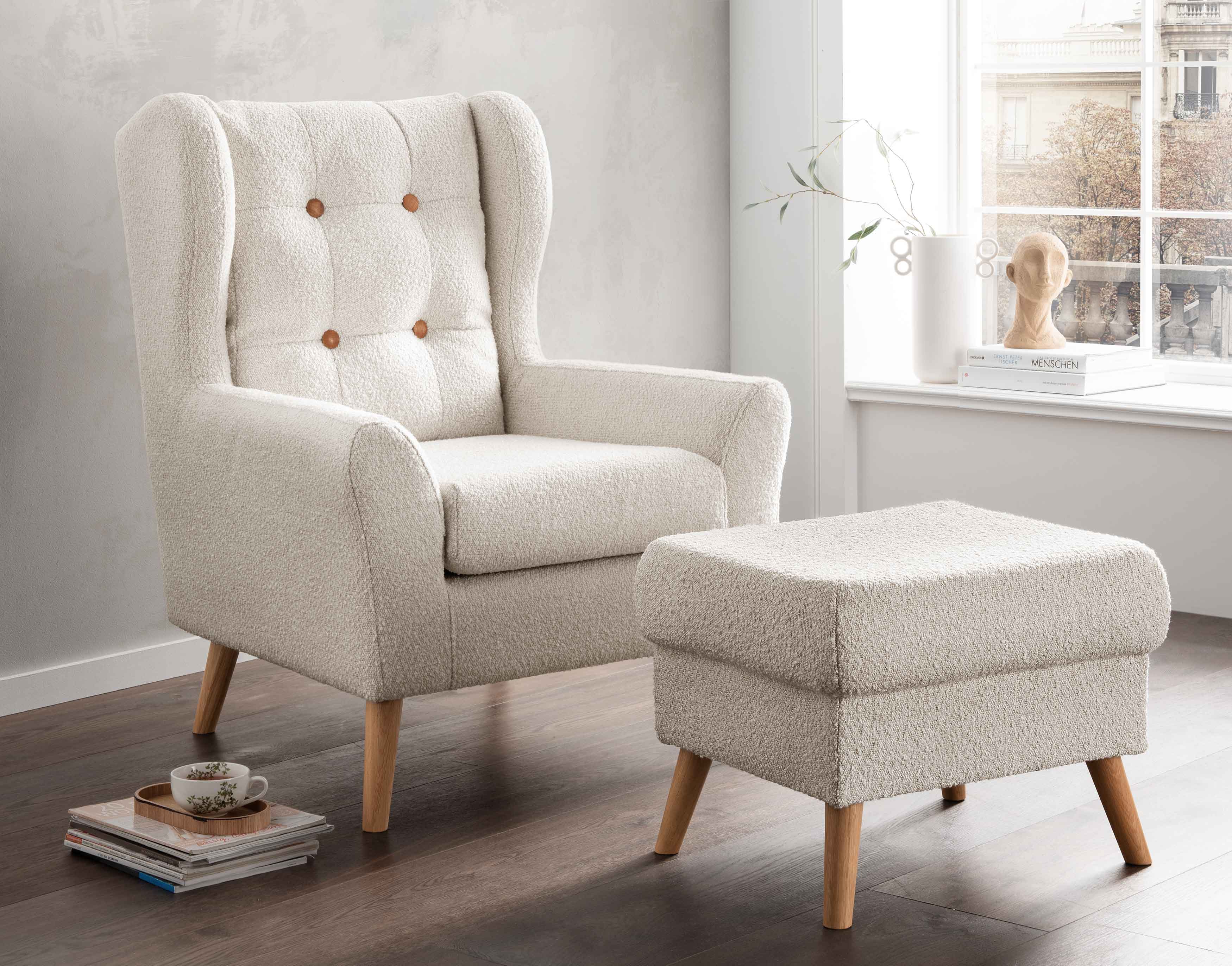 Lyon Ohrensessel mit Hocker beige