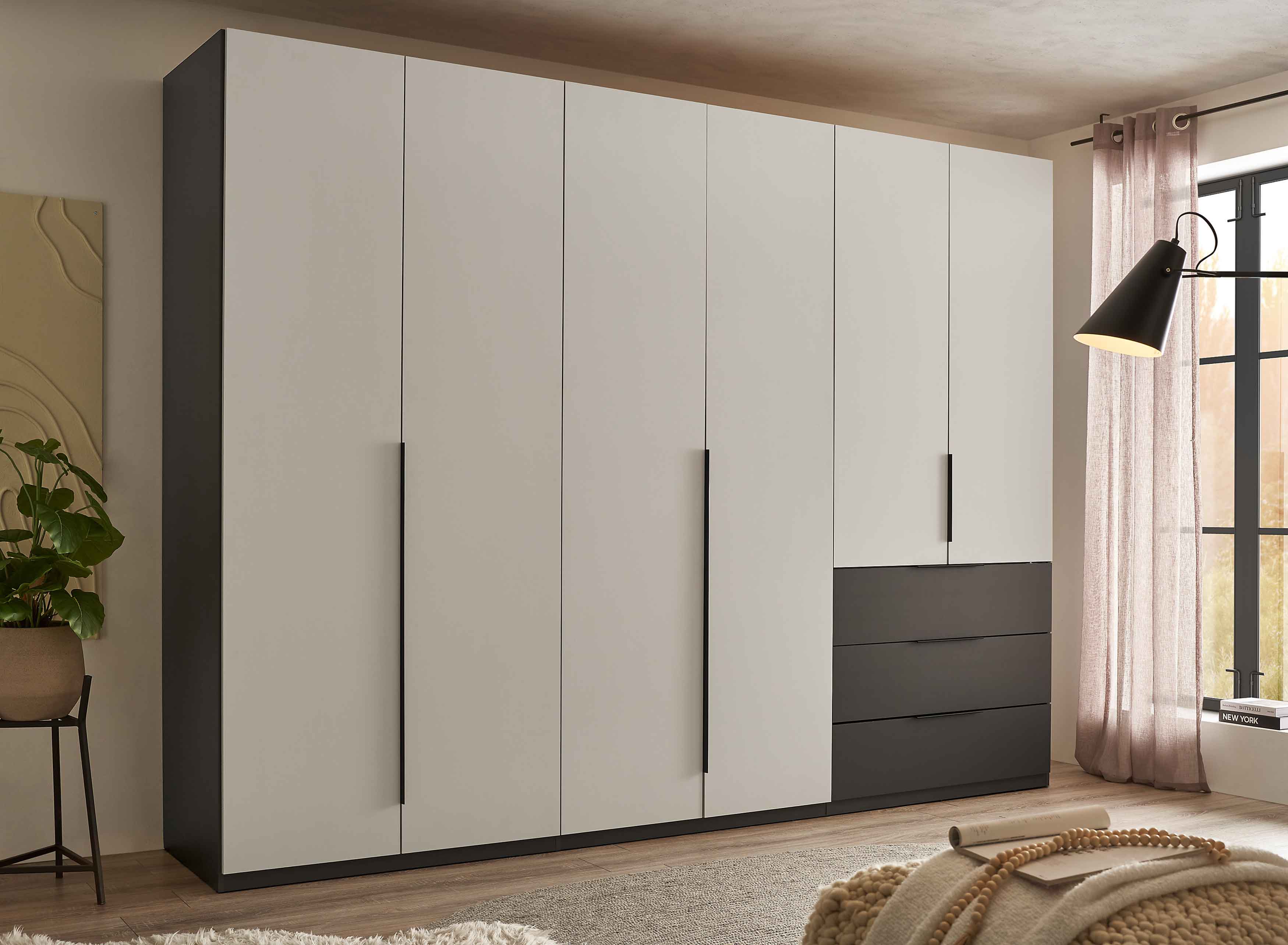 Schlafkontor Nuka Kleiderschrank mit Schubladen hellgrau