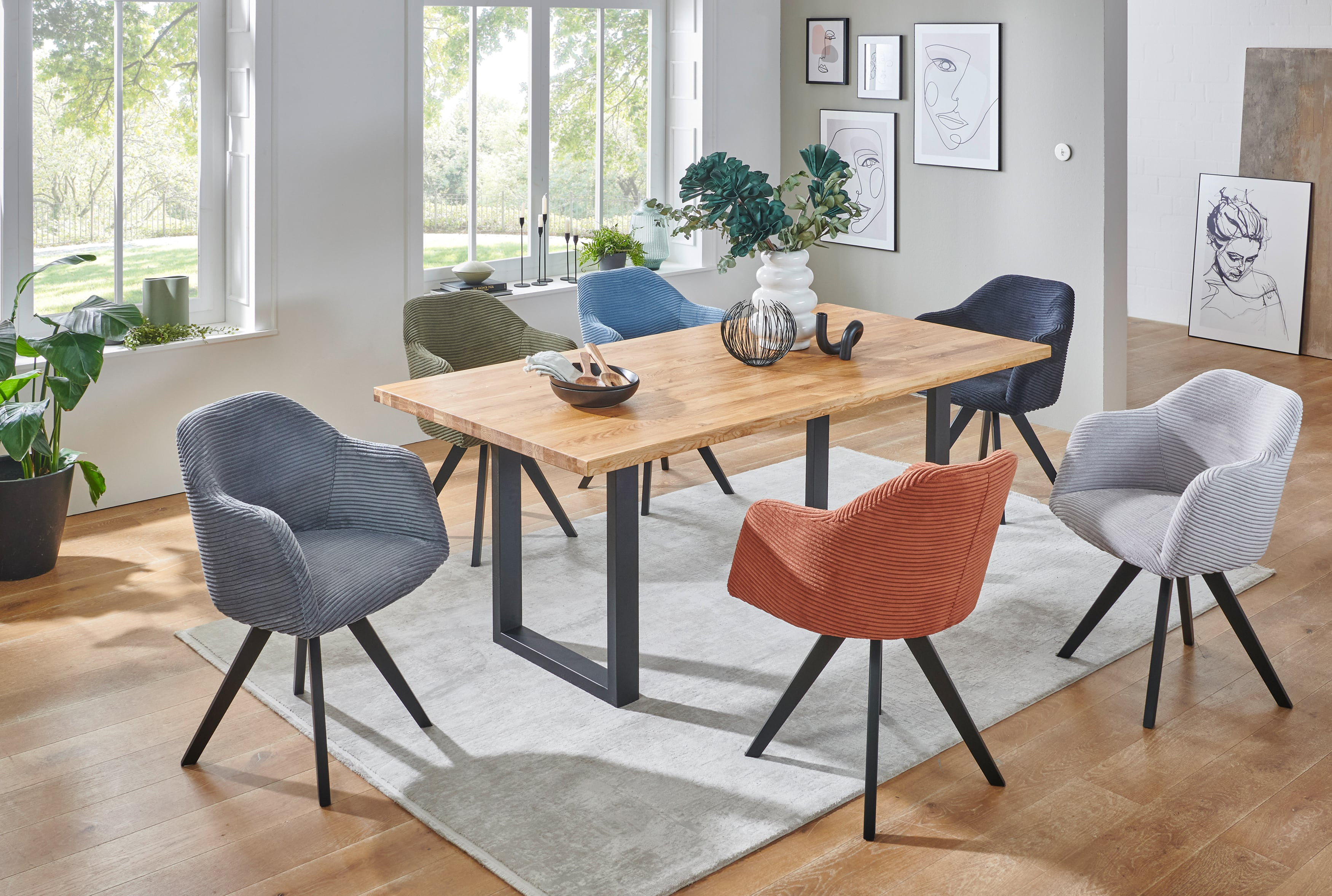 Standard Furniture Essgruppe mit Tisch Quebec und Stühlen Farum mit Bezug Breitcord