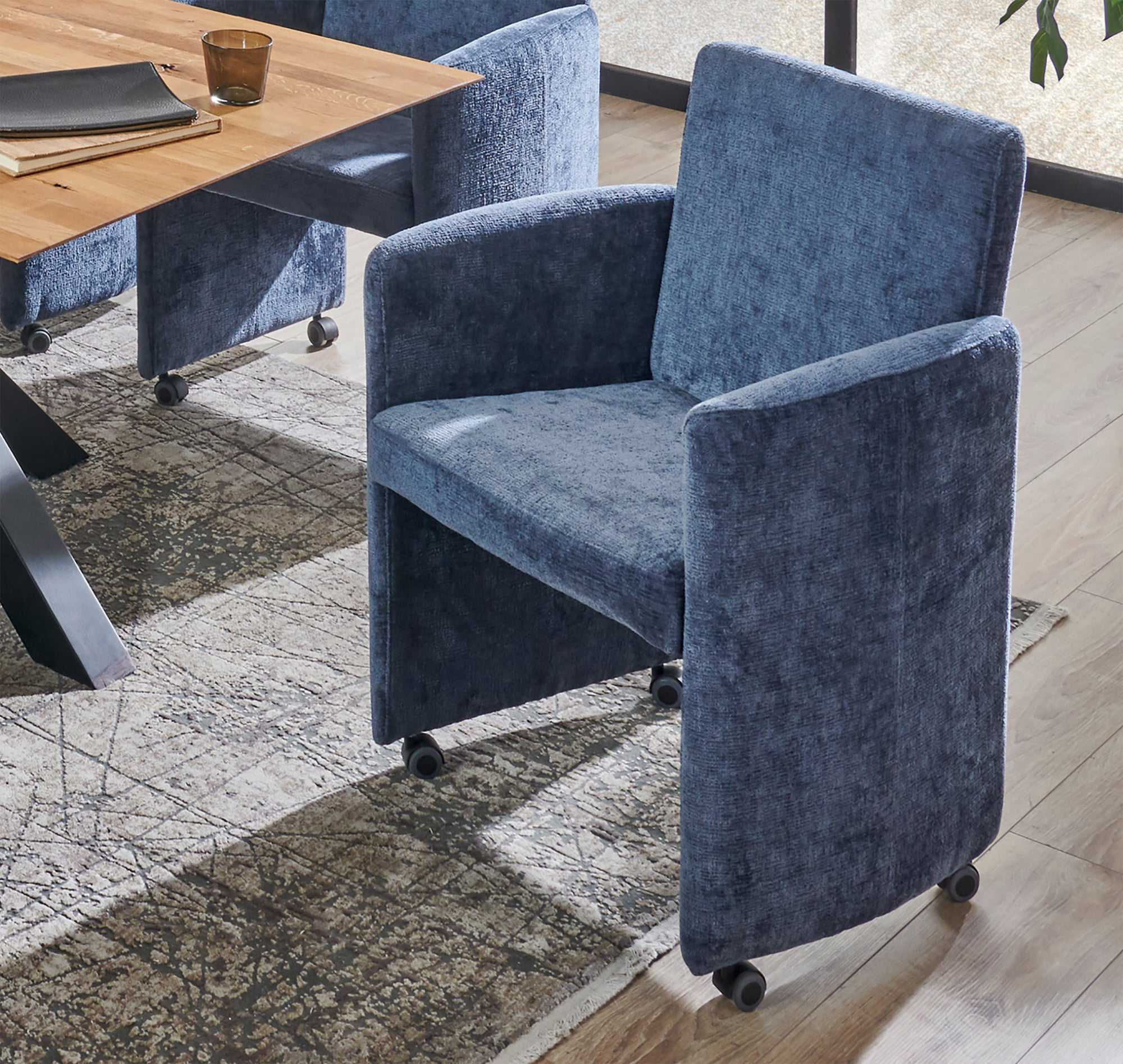 Standard Furniture Loria Stuhlsessel mit Rollen und Schwingrücken in blau