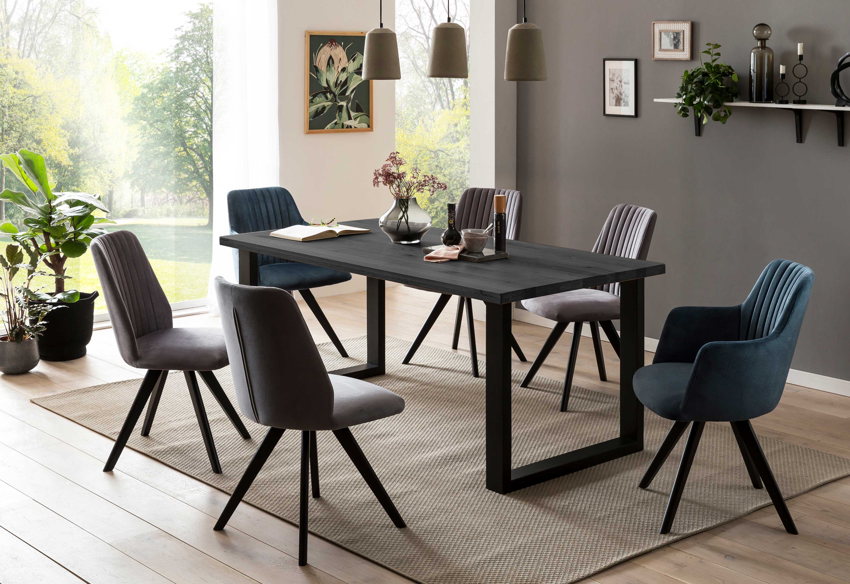 Standard Furniture Tischgruppe mit Randels Massivholztisch und Stühlen Eldar