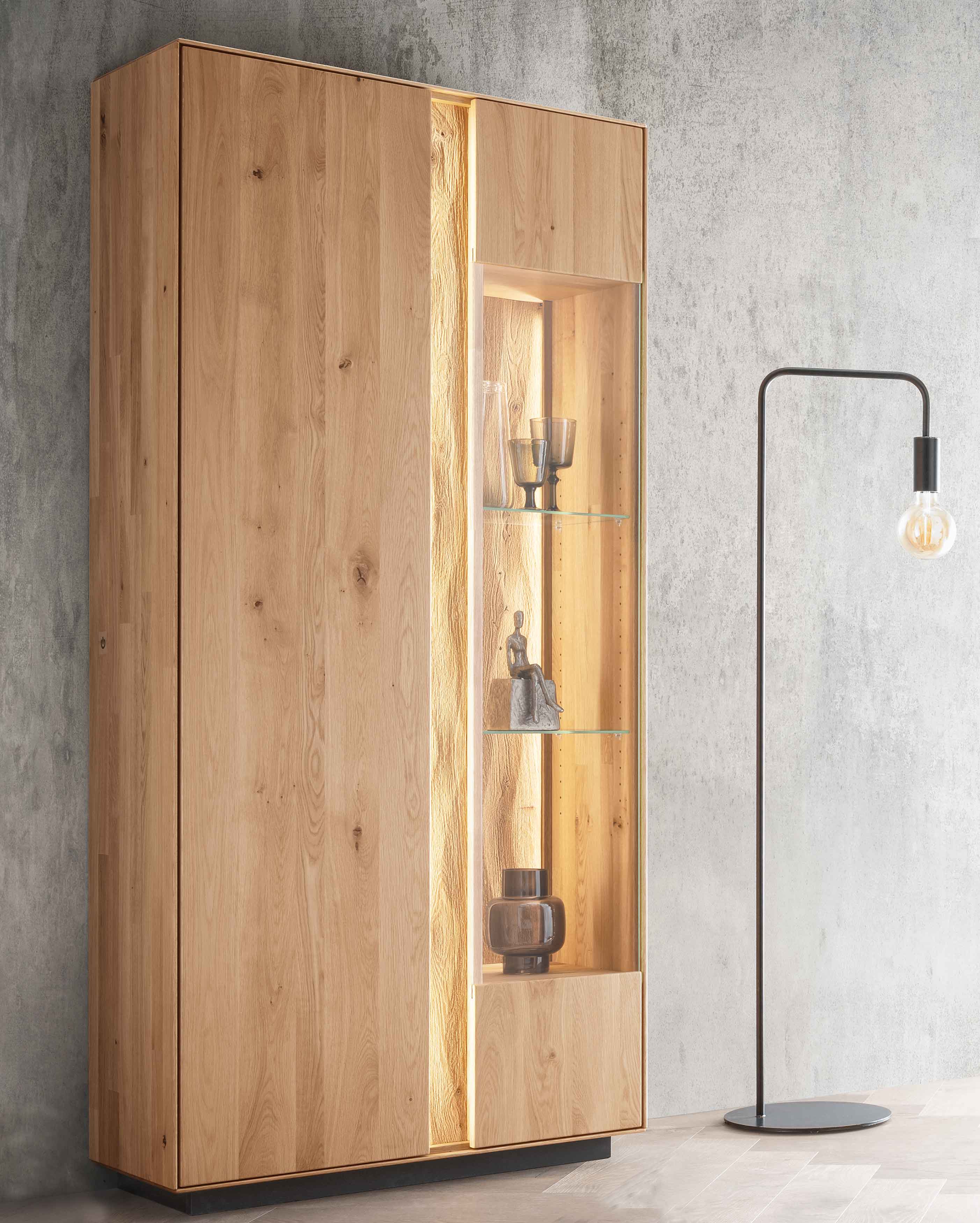 TPT Lausanne Vitrinenschrank wildeiche massiv