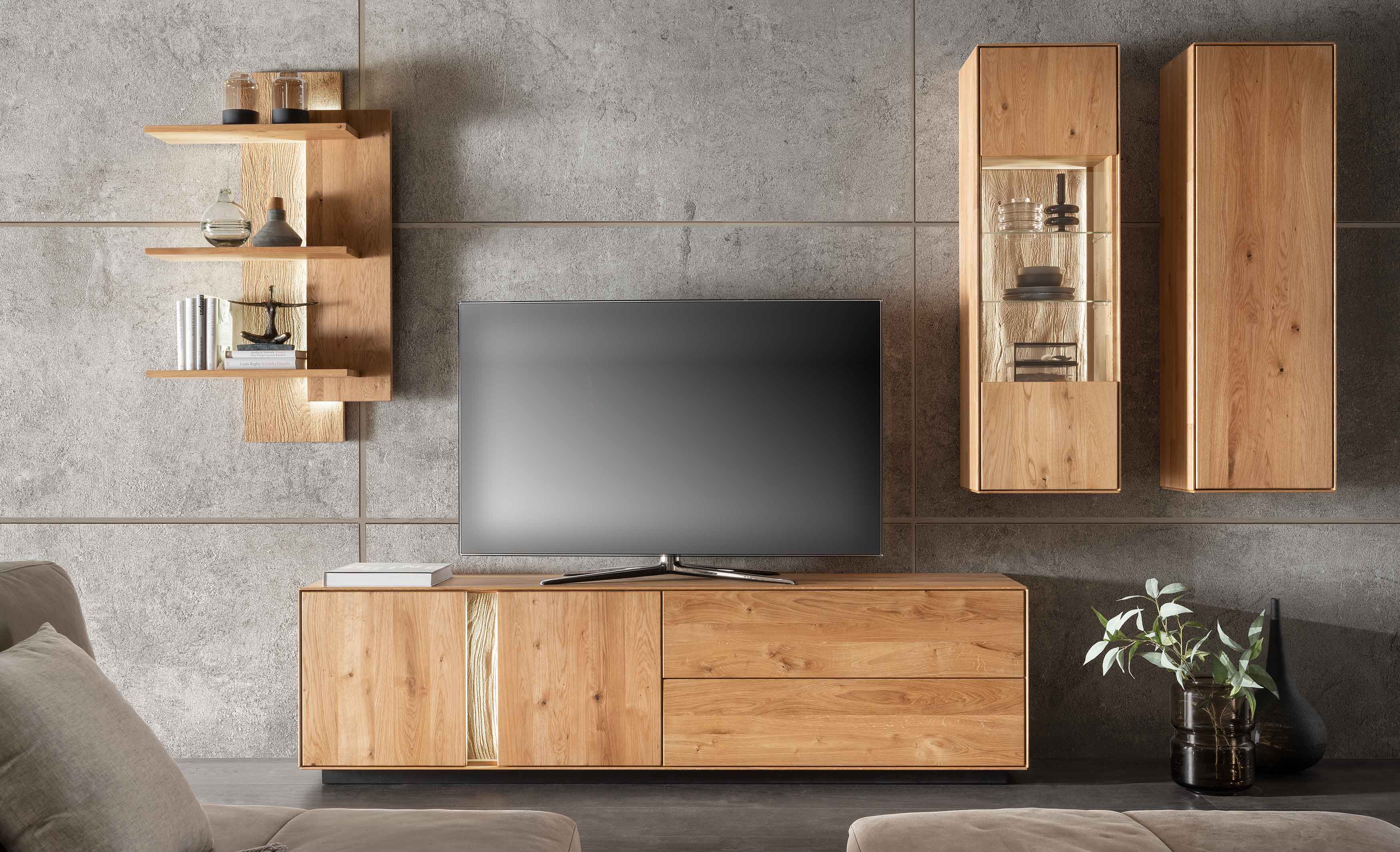 TPT Lausanne Wohnwand Massivholz wildeiche